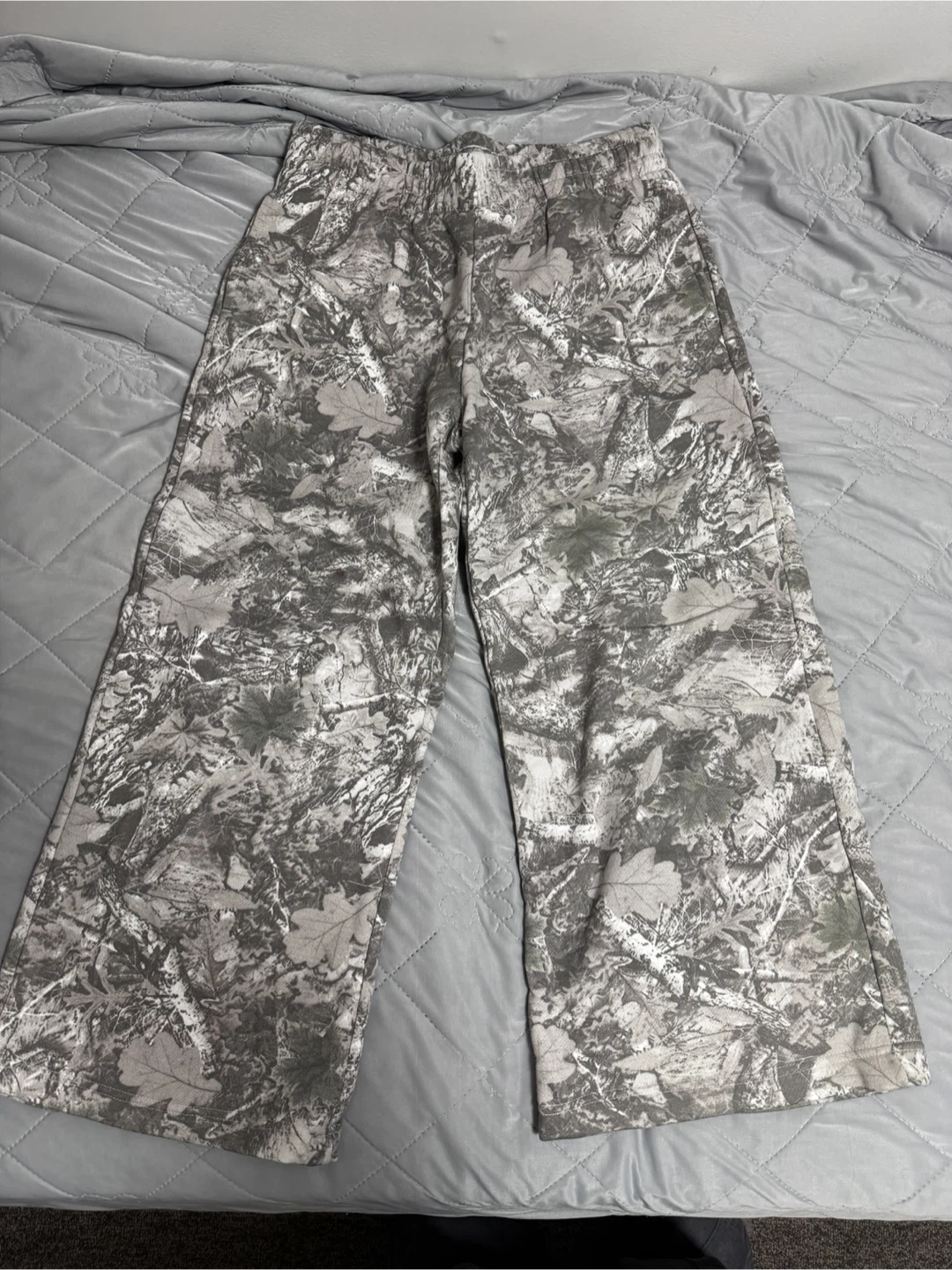 Arden’s Camo Print Sweatpants