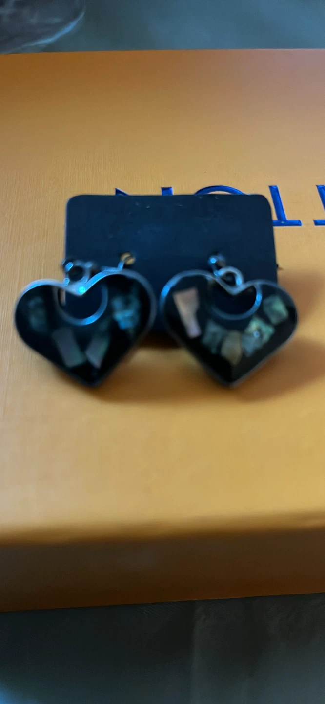 Heart-shaped inlaid shell earrings