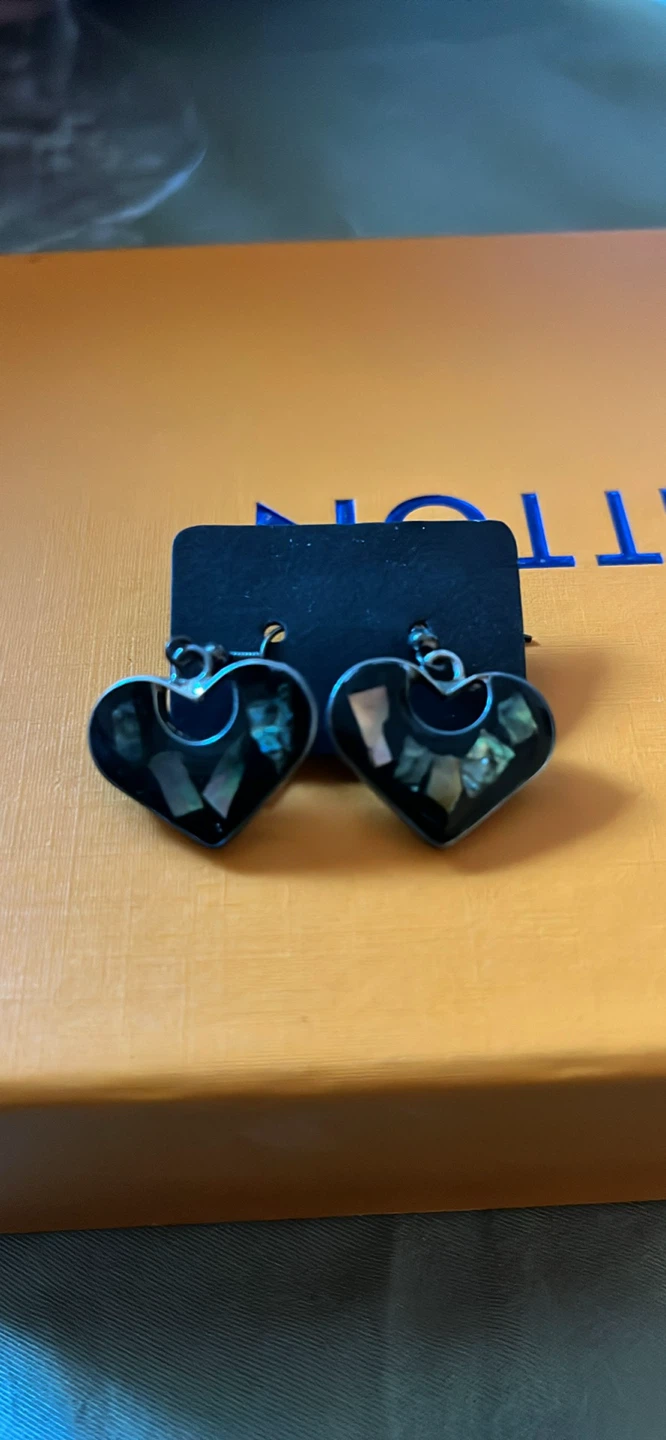Heart-shaped inlaid shell earrings - photo 3