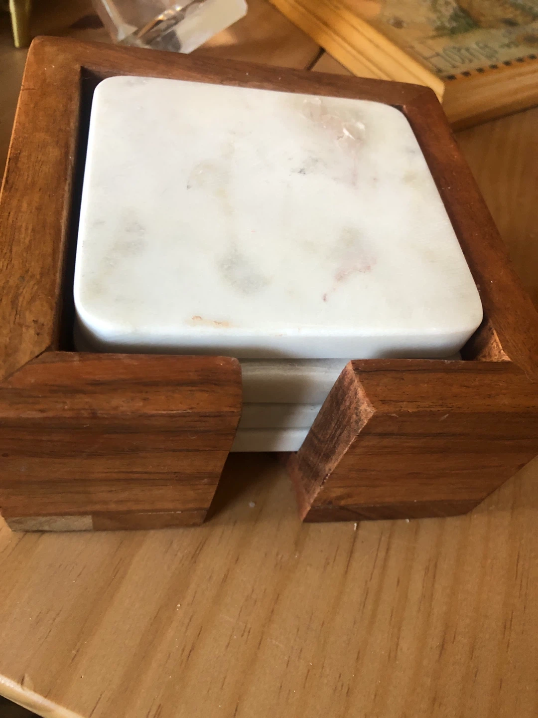 Set of 4 White Marble Coasters with Acacia Wood Holder 🏈