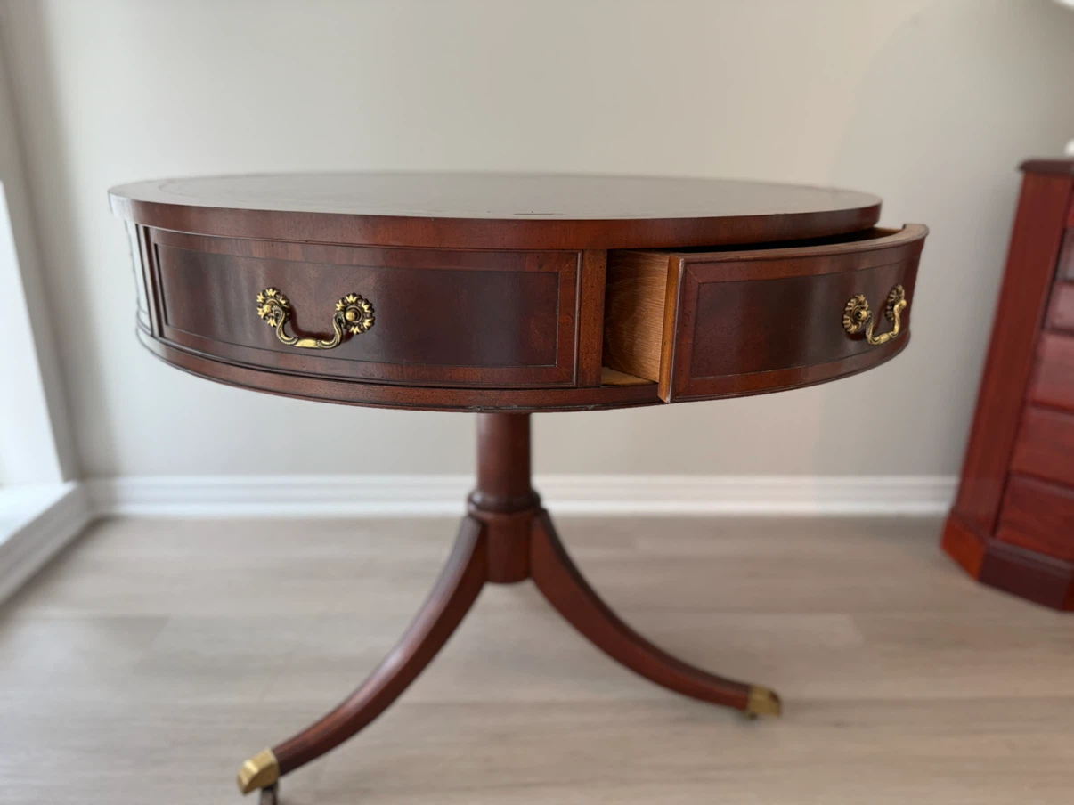 Vintage Round Pedestal Side Table - photo 2