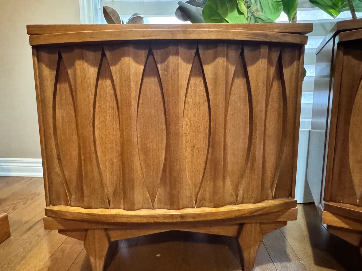 Pair of Mid-Century Modern Walnut Side Tables - photo 2