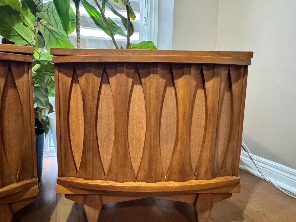 Pair of Mid-Century Modern Walnut Side Tables - photo 3