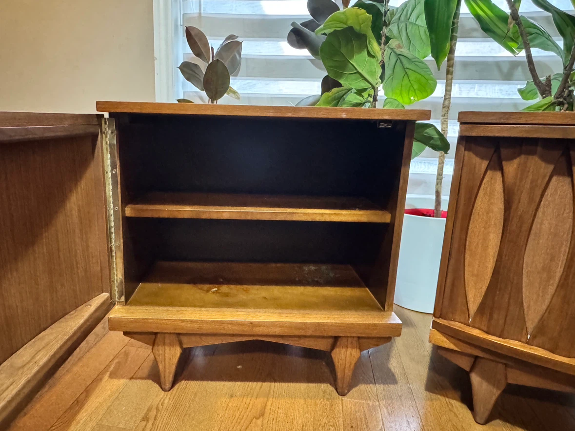Pair of Mid-Century Modern Walnut Side Tables - photo 4
