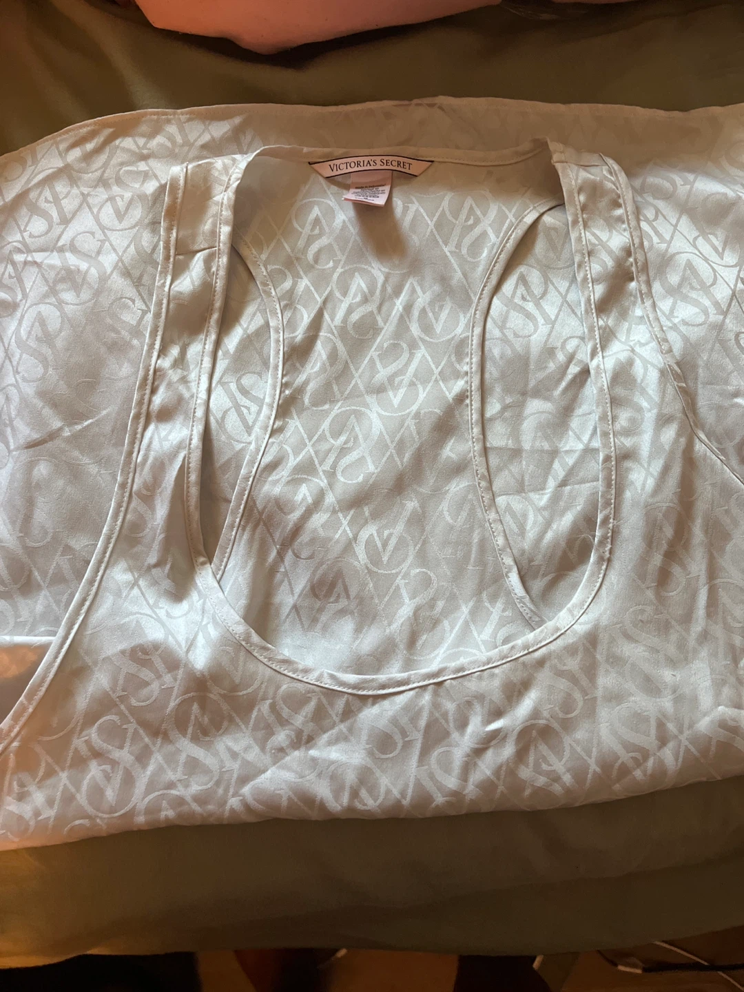 Victoria's Secret White Satin Tank Top - photo 3
