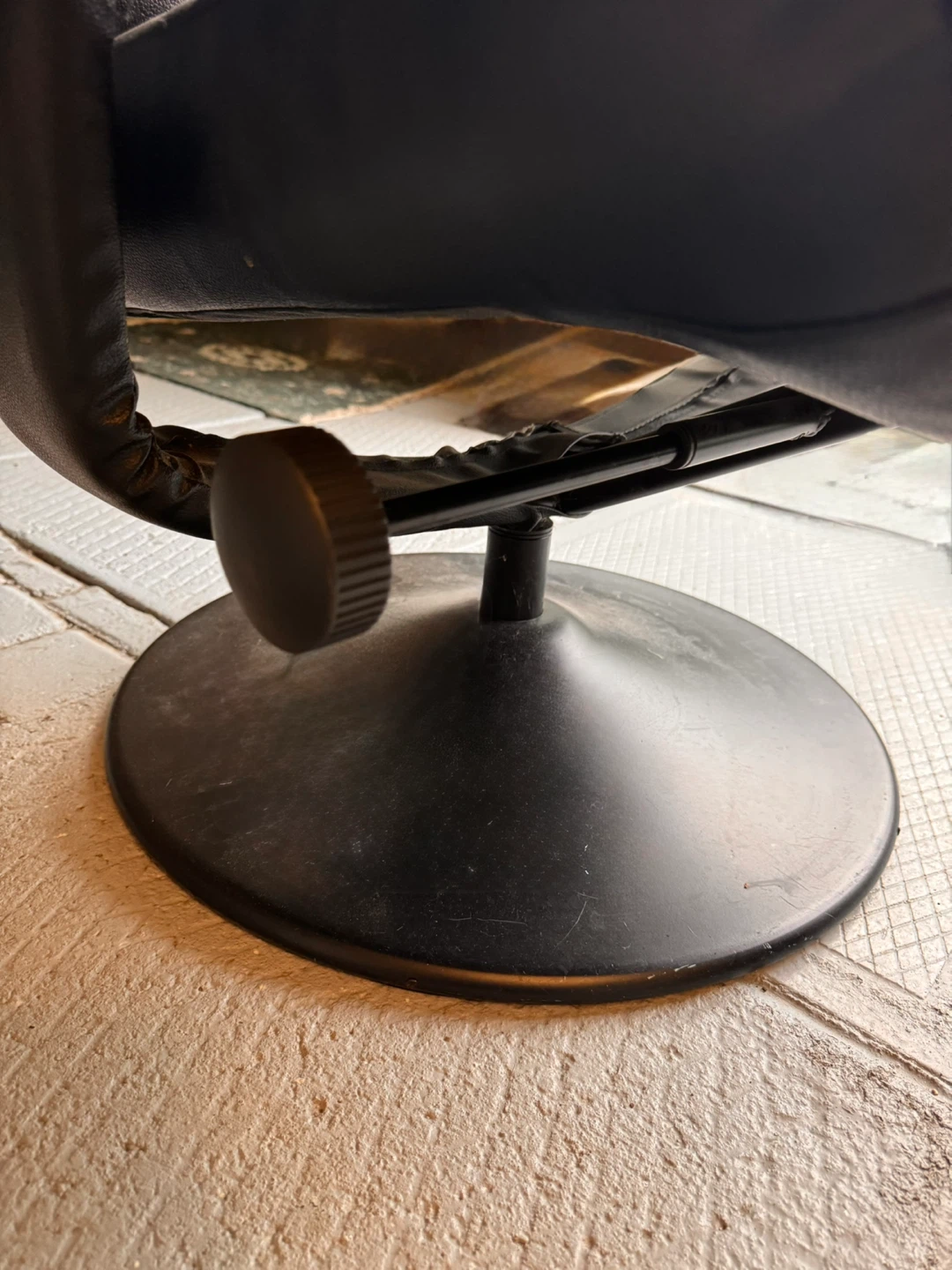 Black Swivel Recliner Chair - photo 5