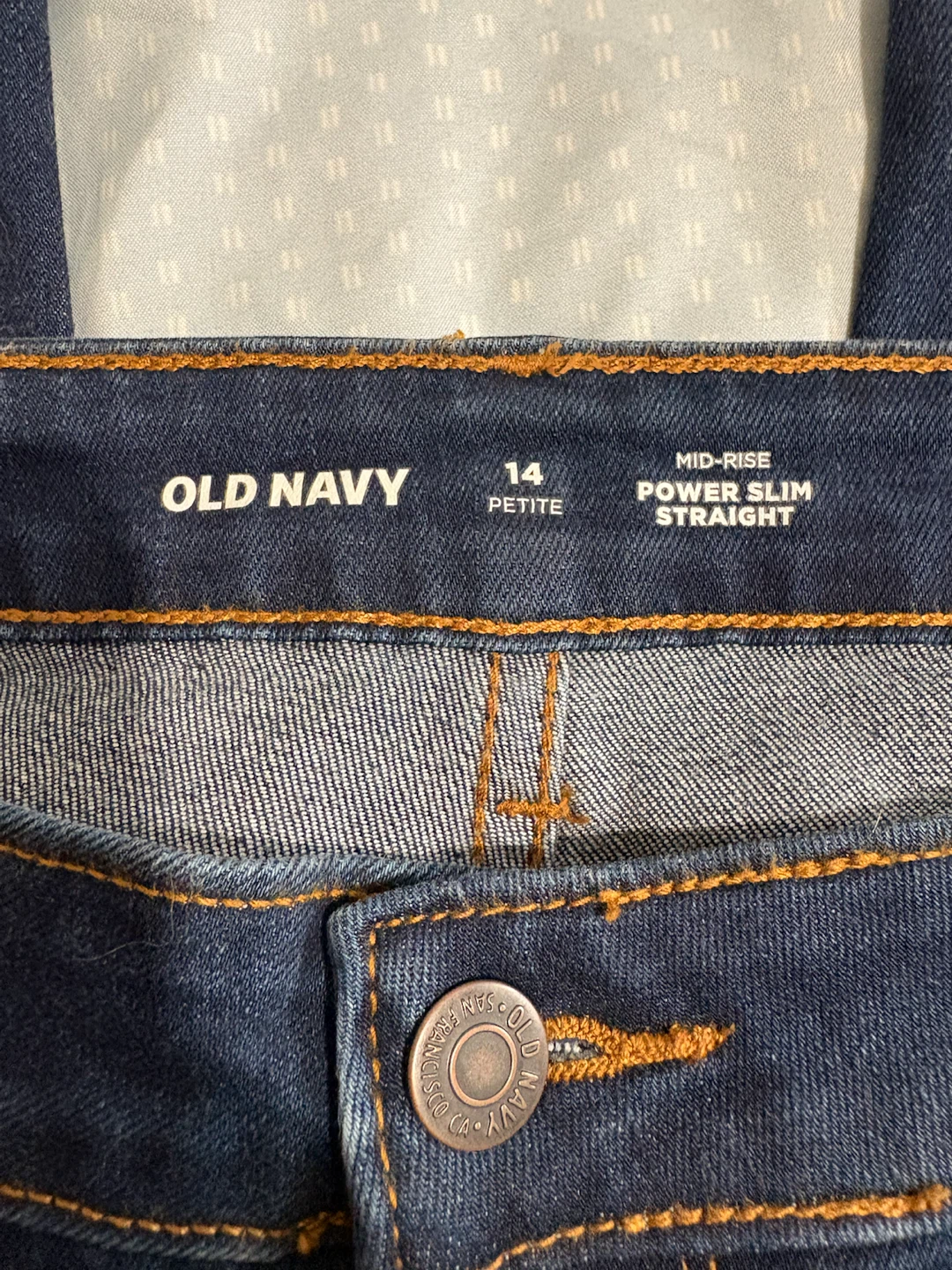 Old Navy Mid-Rise Power Slim Straight Jeans Size 14 Petite - photo 4