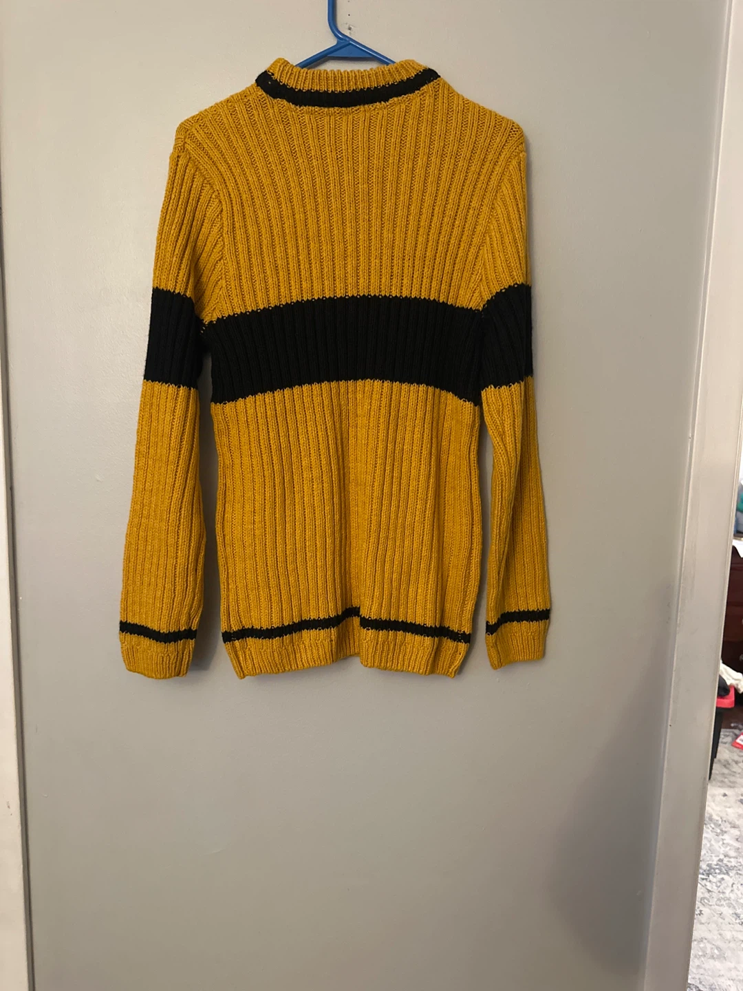 Harry Potter Hufflepuff Knit Sweater Size Small - photo 3