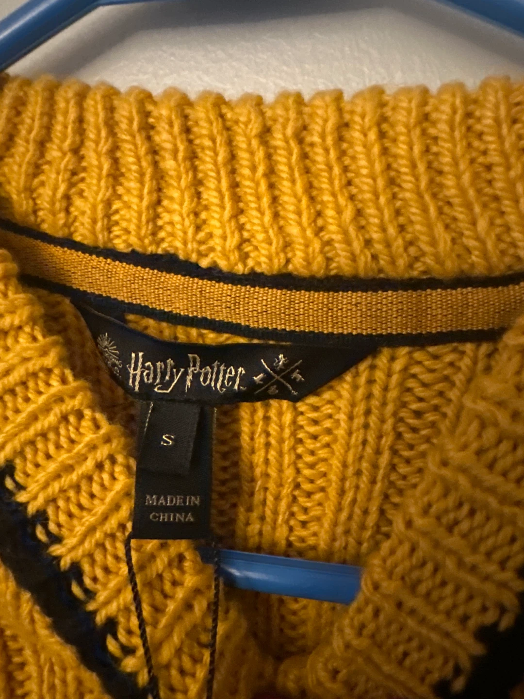 Harry Potter Hufflepuff Knit Sweater Size Small - photo 4
