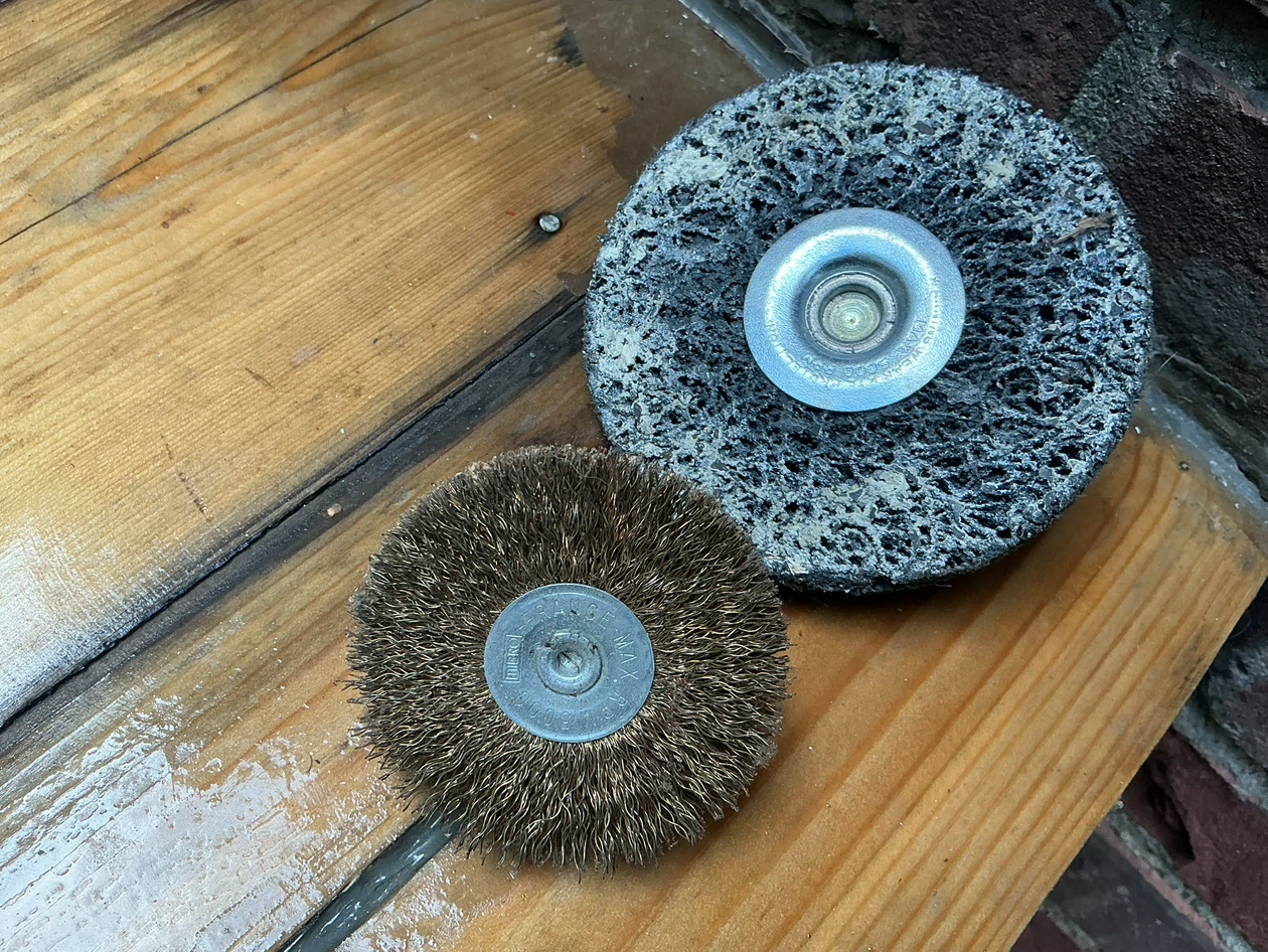Two Grinding and Polishing Wheels ! - photo 3