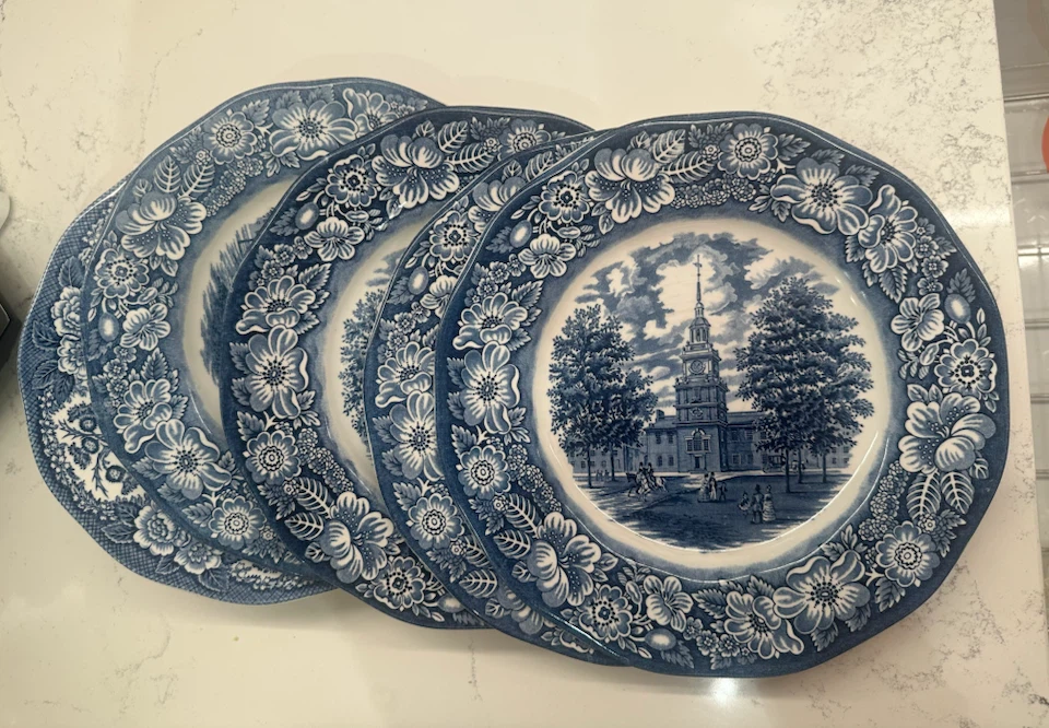 🏈 5 Vintage Blue Dinner Plates Liberty Blue & Lochs of Scotland