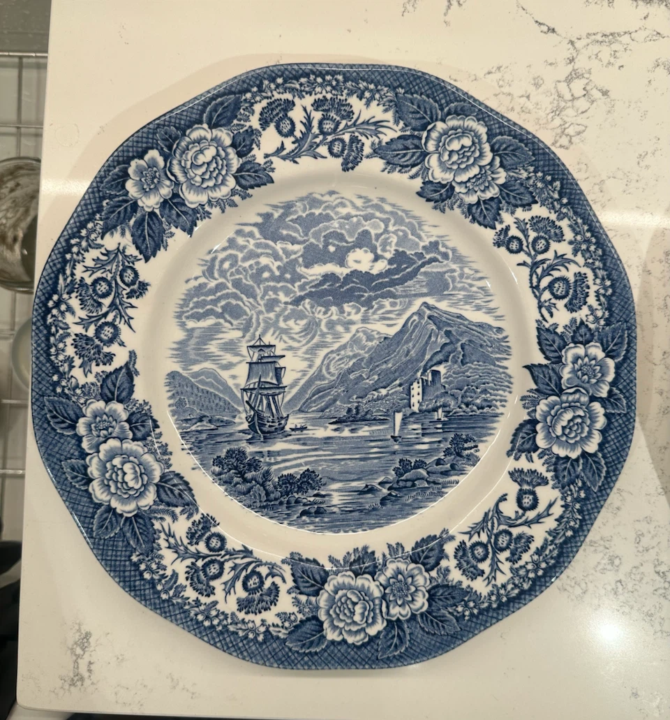 🏈 5 Vintage Blue Dinner Plates Liberty Blue & Lochs of Scotland - photo 5