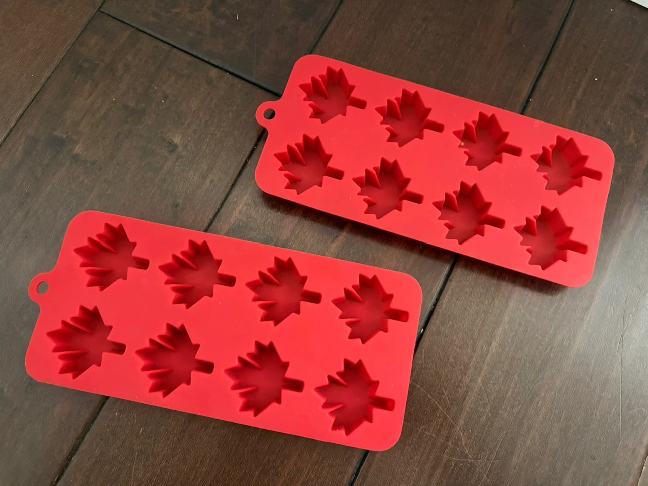 🏈Set of 2 Silicone Maple Leaf Molds - photo 2