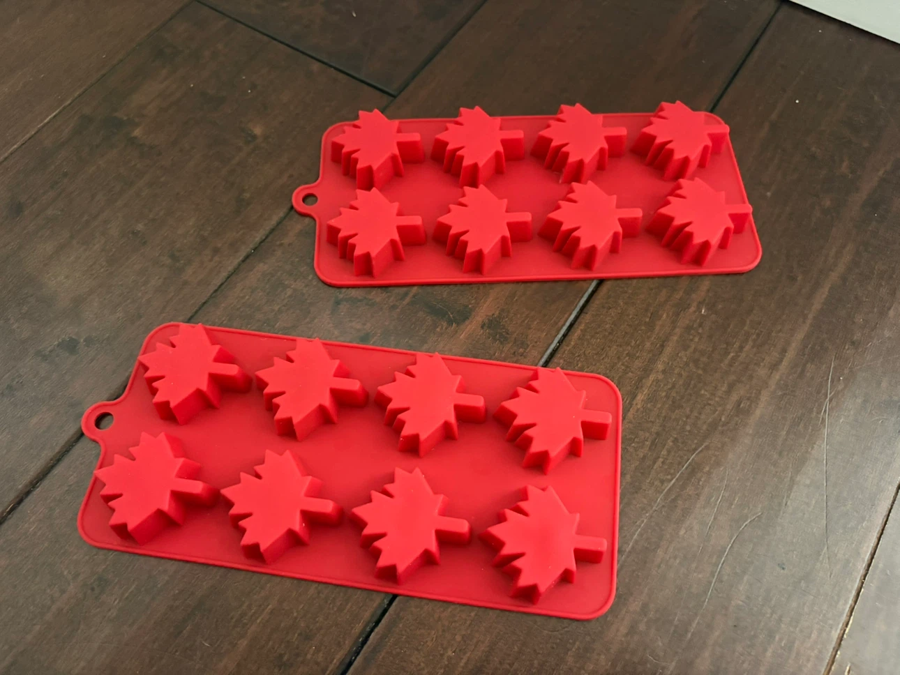 🏈Set of 2 Silicone Maple Leaf Molds - photo 4