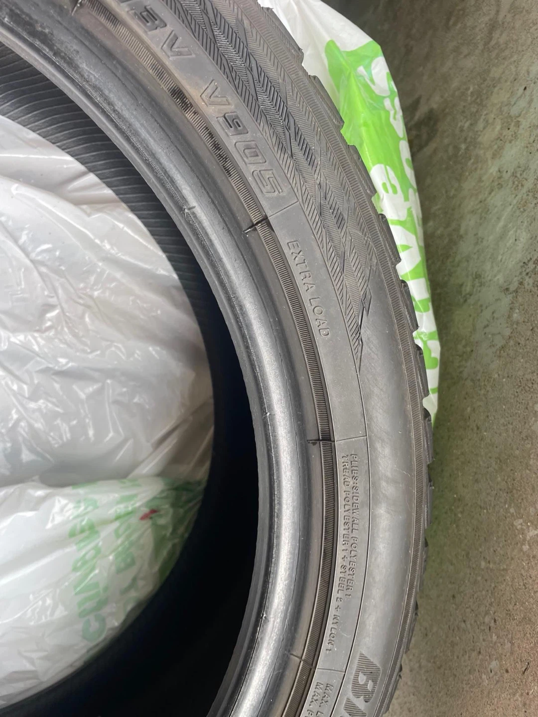 Yokohama BluEarth Winter V905 Tire 215/45R18 - photo 2