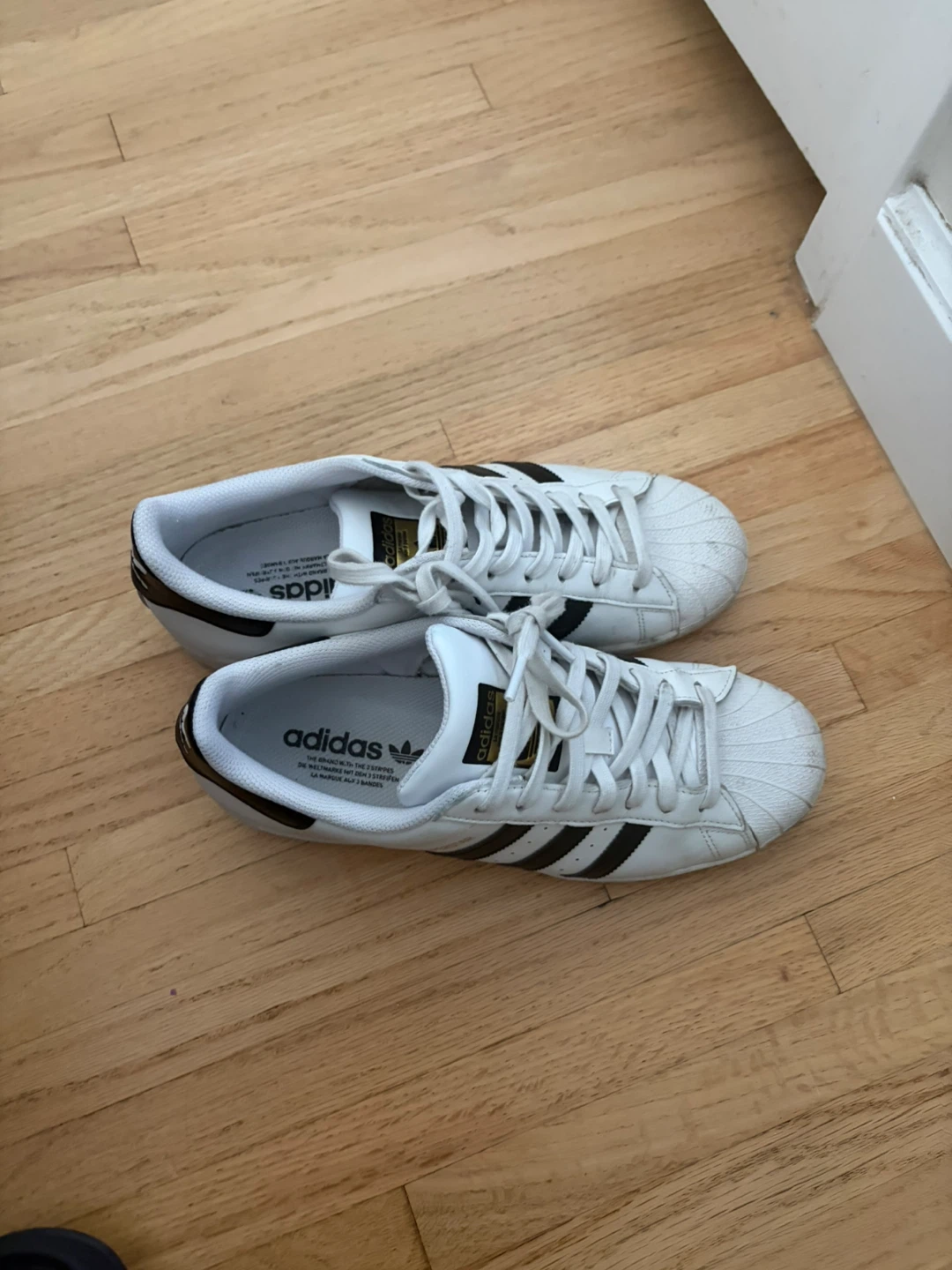 Tennis shoes - photo 2