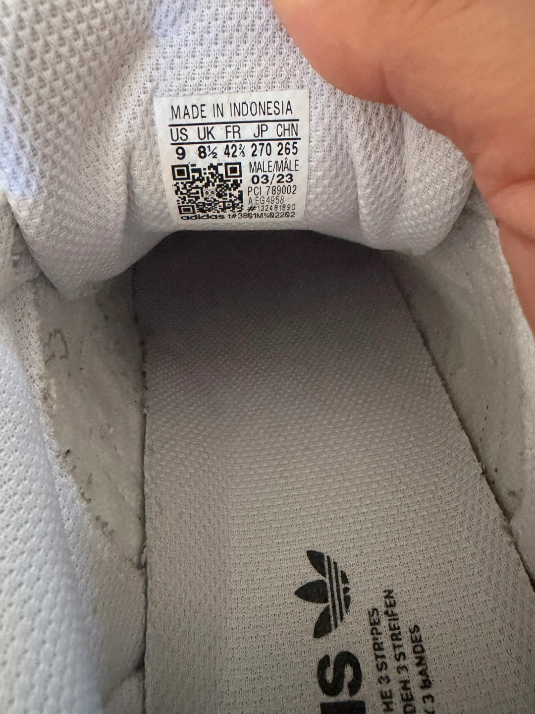 Tennis shoes - photo 3