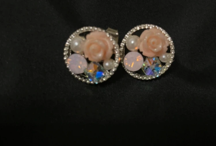 Floral and Crystal Stud Earrings🏈