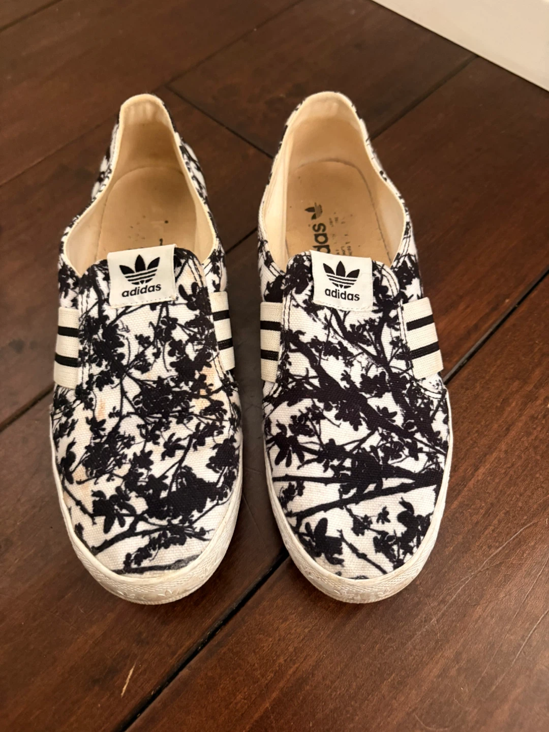 🏈Adidas Slip-On Floral Print Sneakers US 8.5
