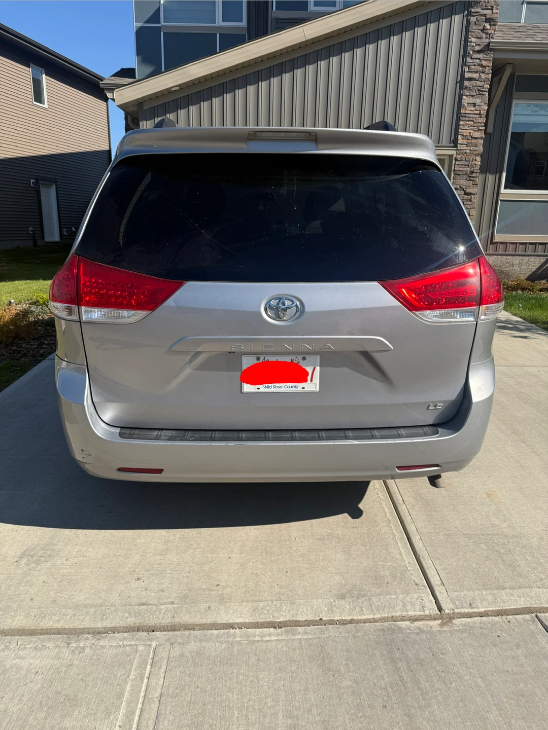 Toyota Sienna LE Minivan - photo 3