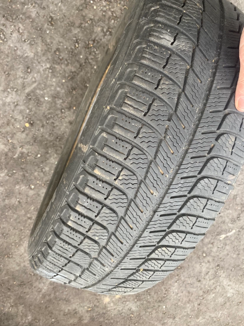 Two Michelin X-Ice Tires 205/60R16 - photo 2