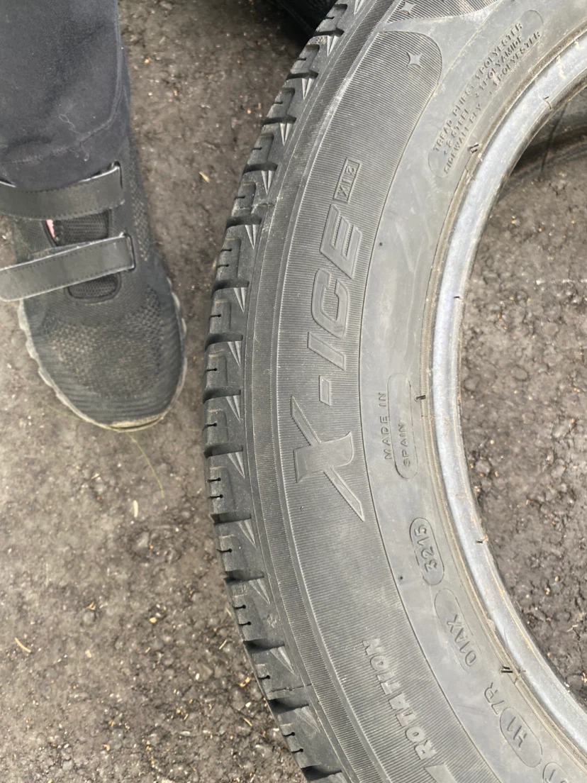 Two Michelin X-Ice Tires 205/60R16 - photo 4