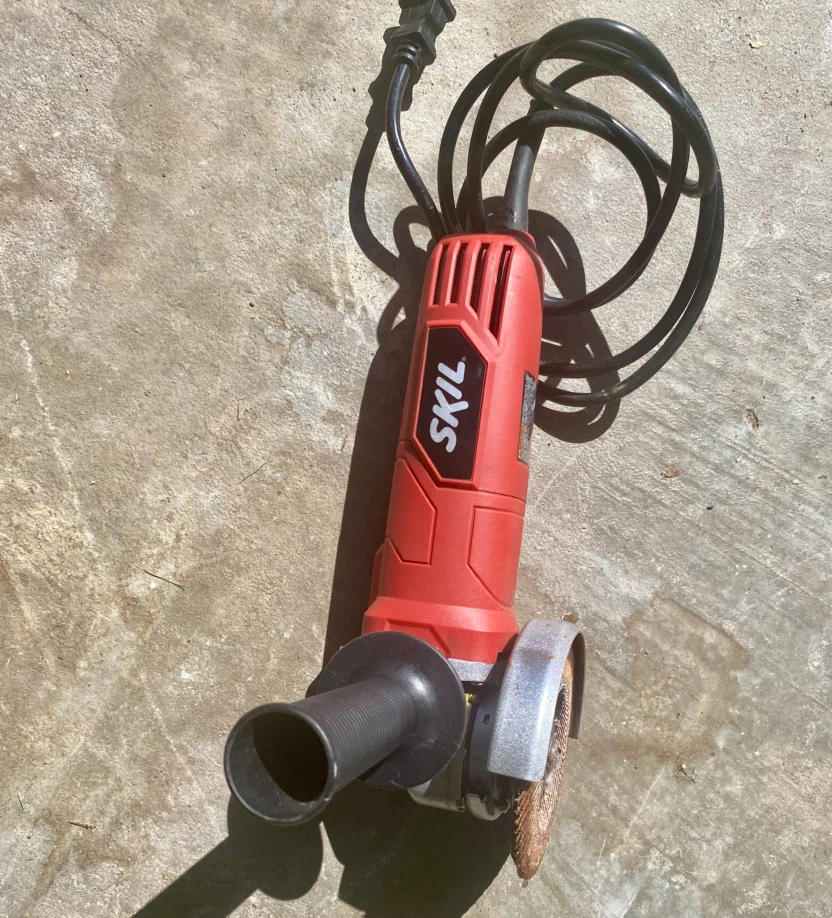 SKIL Angle Grinder