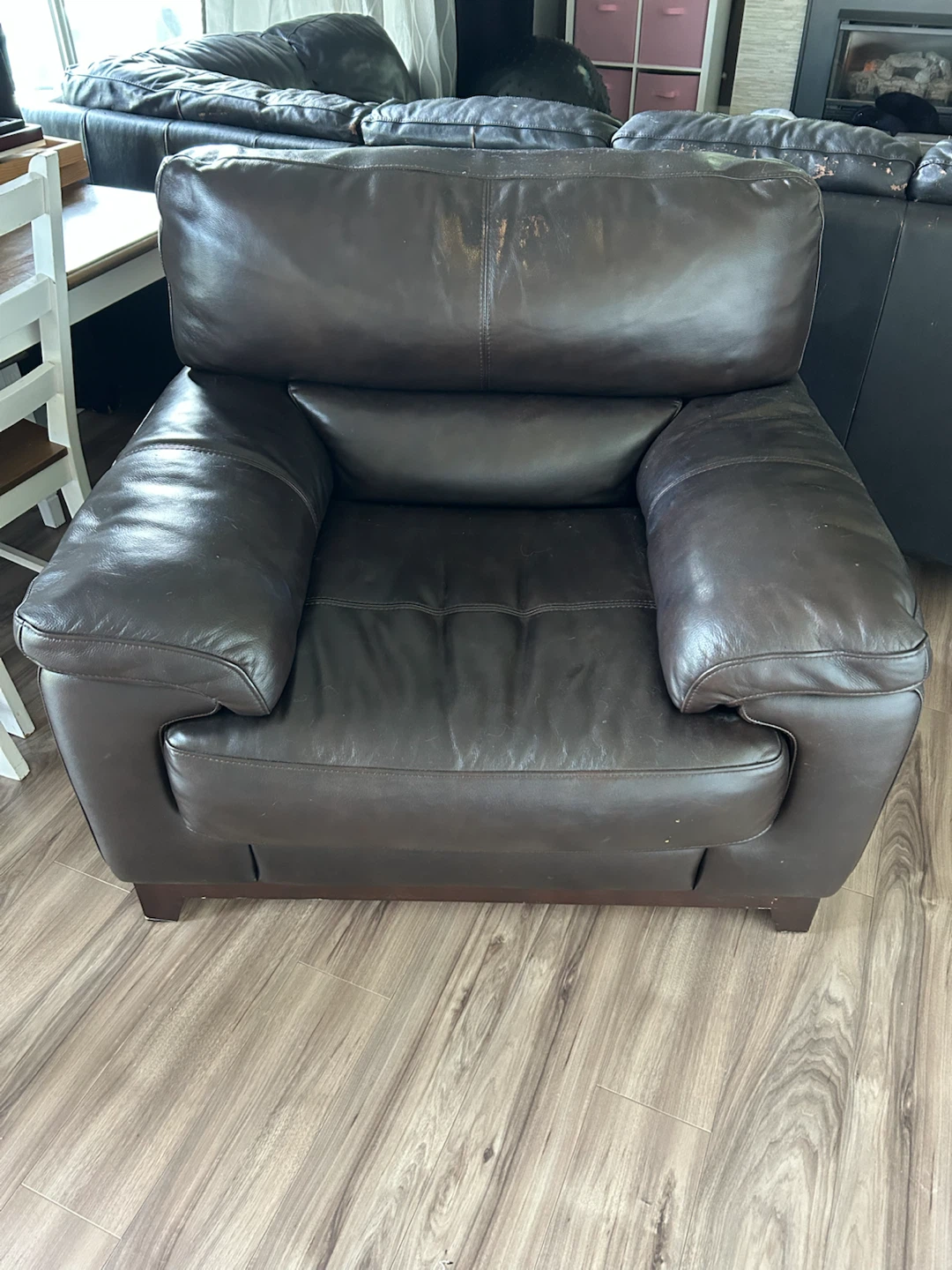 Dark brown leather armchair - photo 2