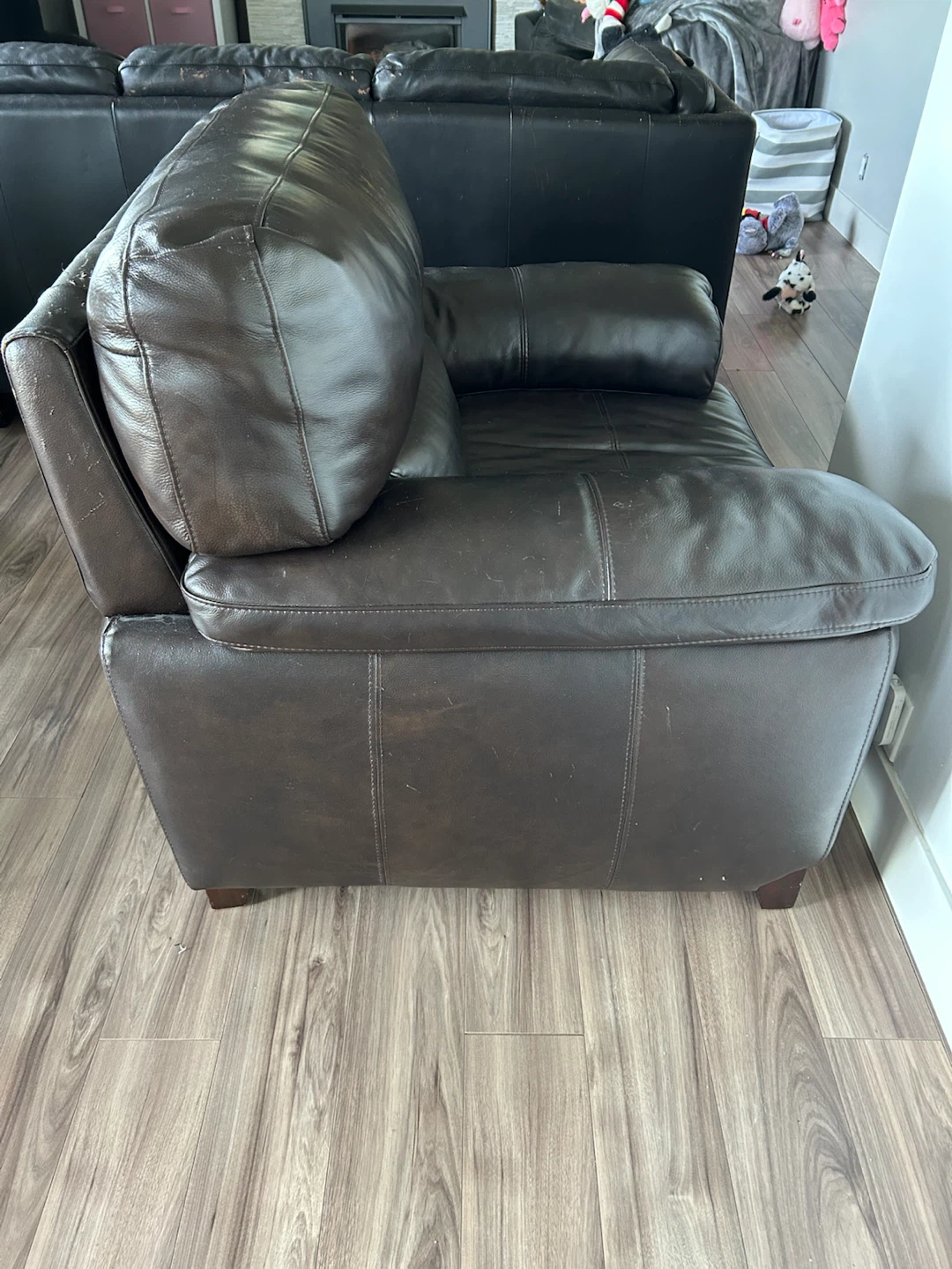 Dark brown leather armchair - photo 3