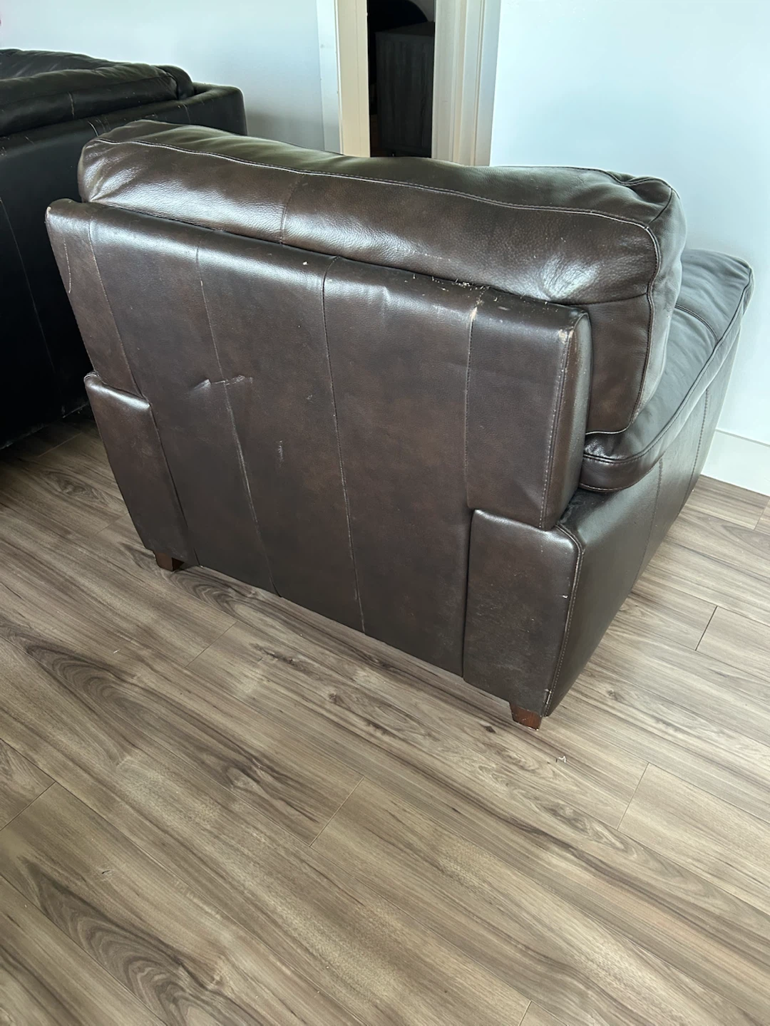 Dark brown leather armchair - photo 5