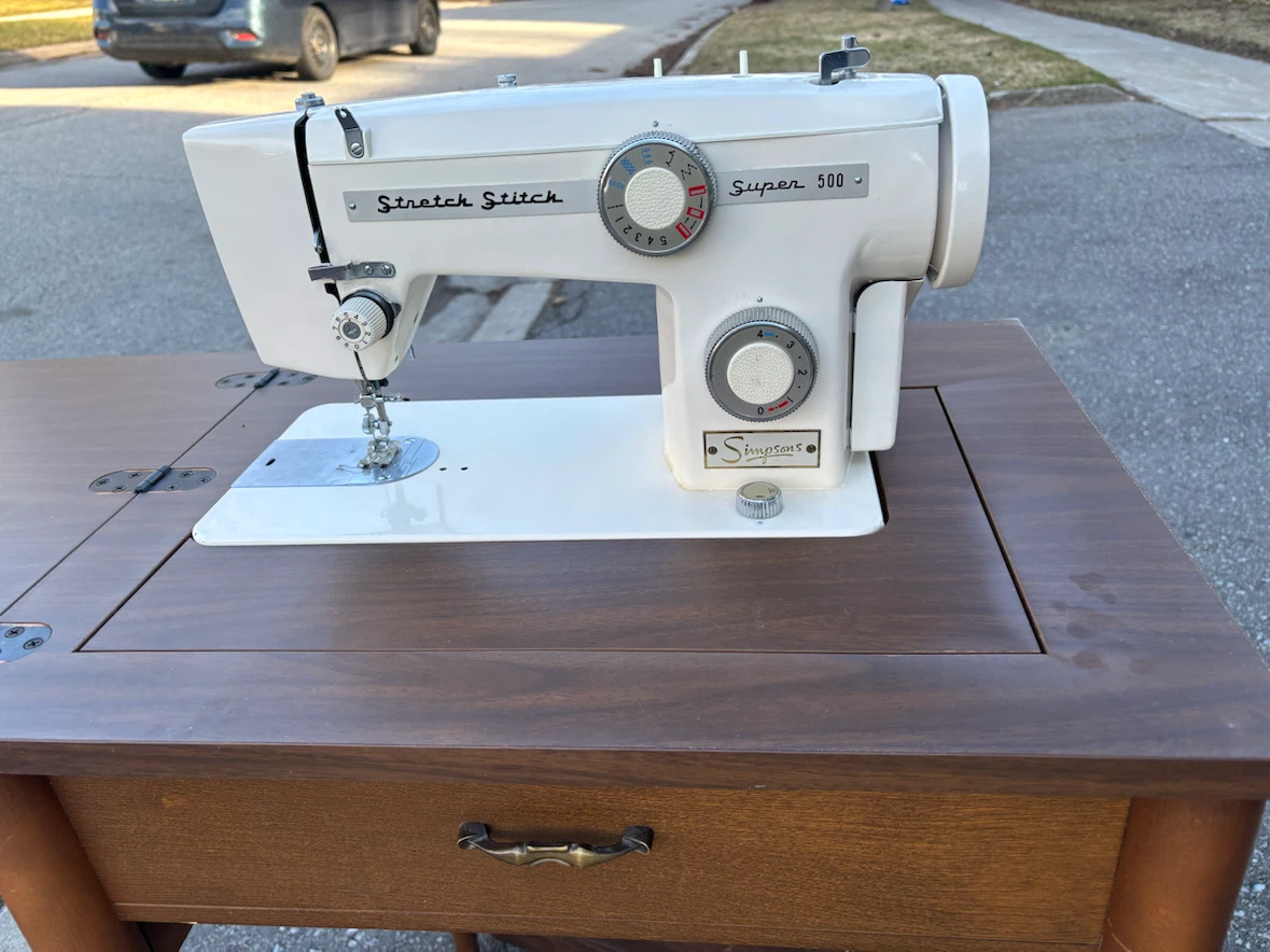 🏈 Simpsons Super 500 Sewing Machine with Cabinet