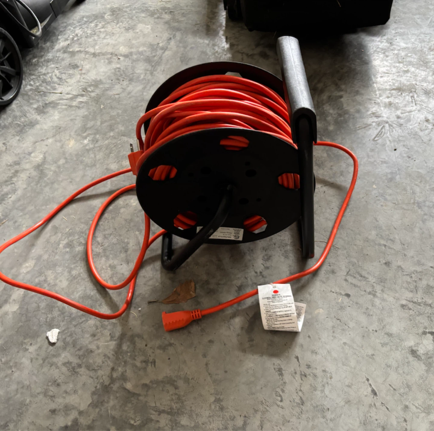 100 fts Heavy Duty Extension Cord With Reel - photo 3