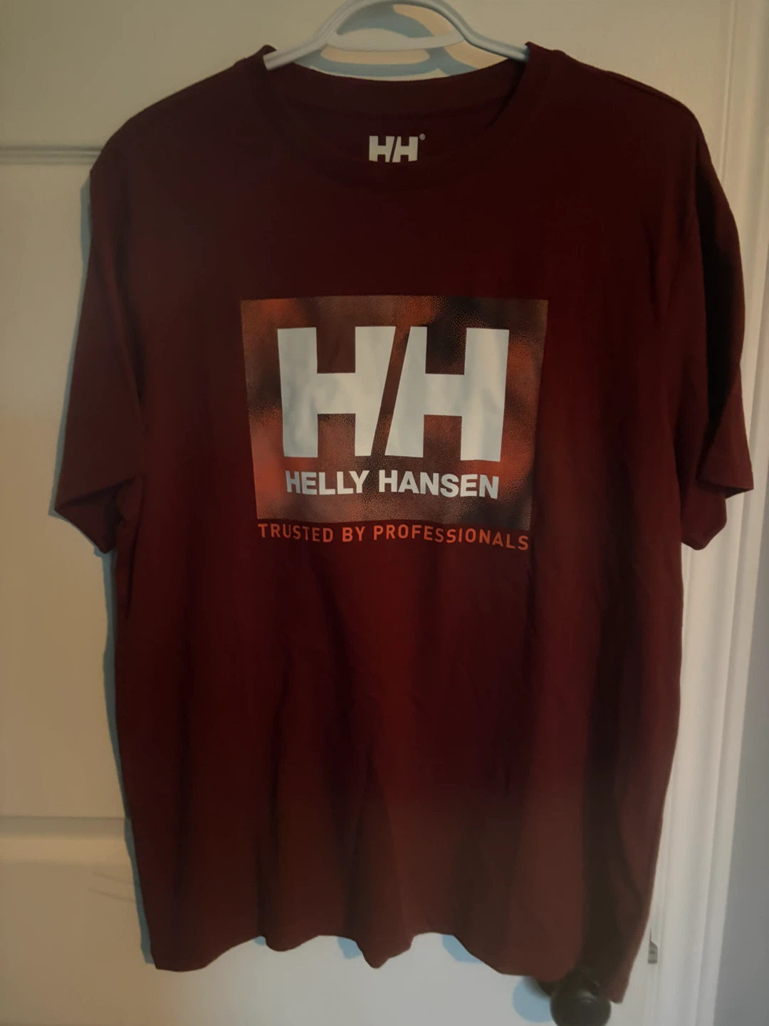 🏈 Helly Hansen Burgundy T-Shirt