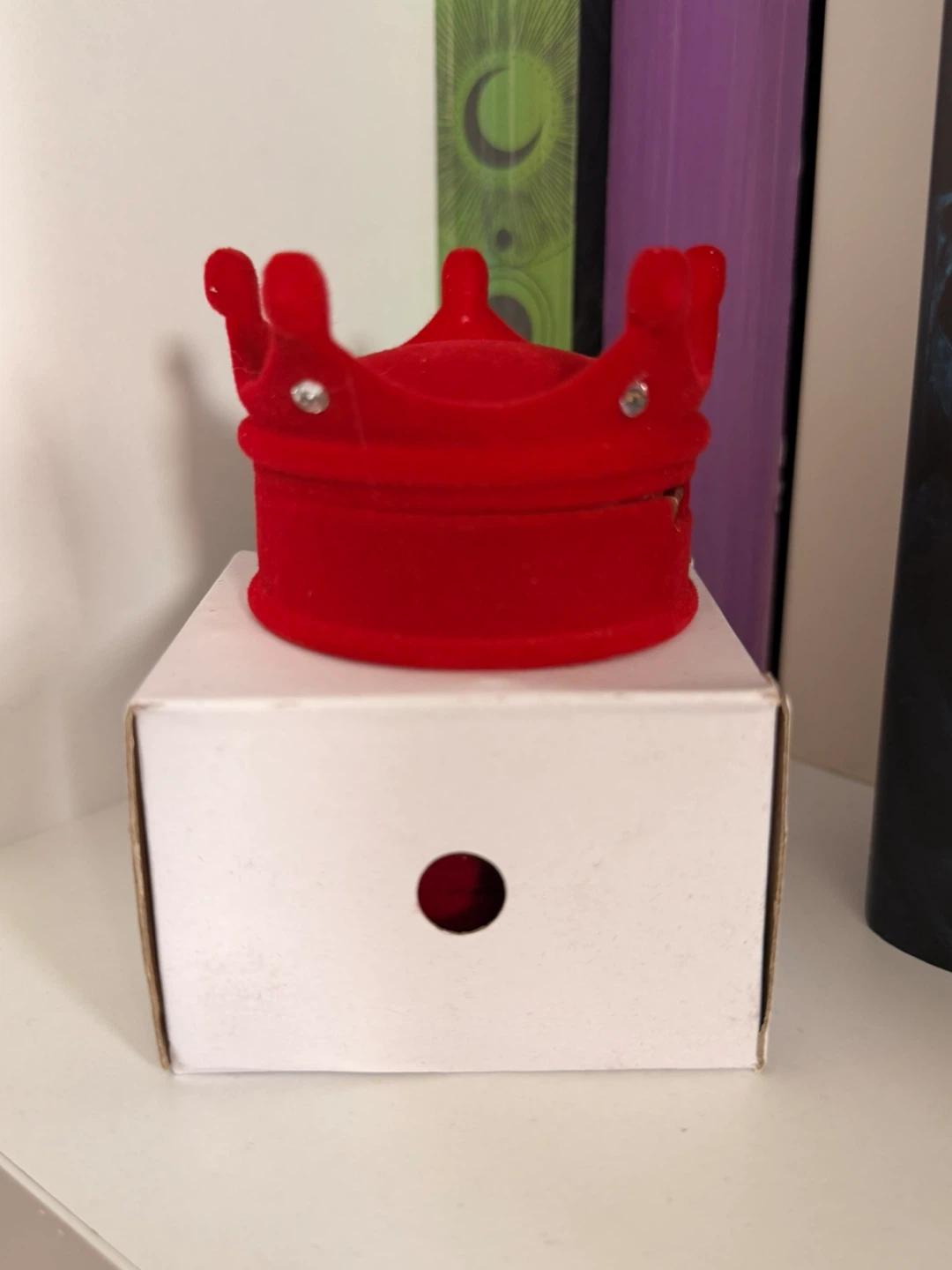 Brand New Red velvet crown ring box - photo 3