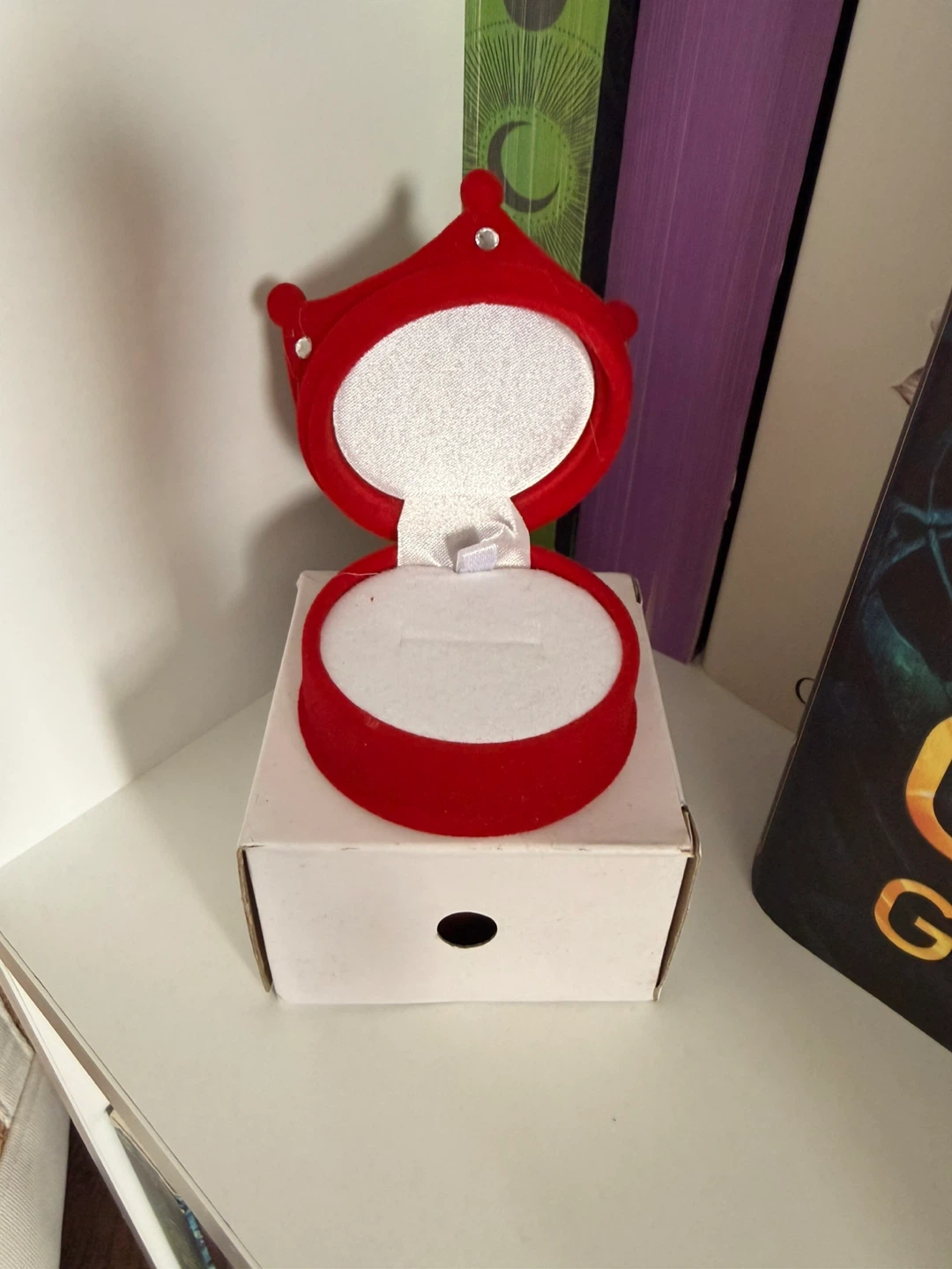 Brand New Red velvet crown ring box - photo 4