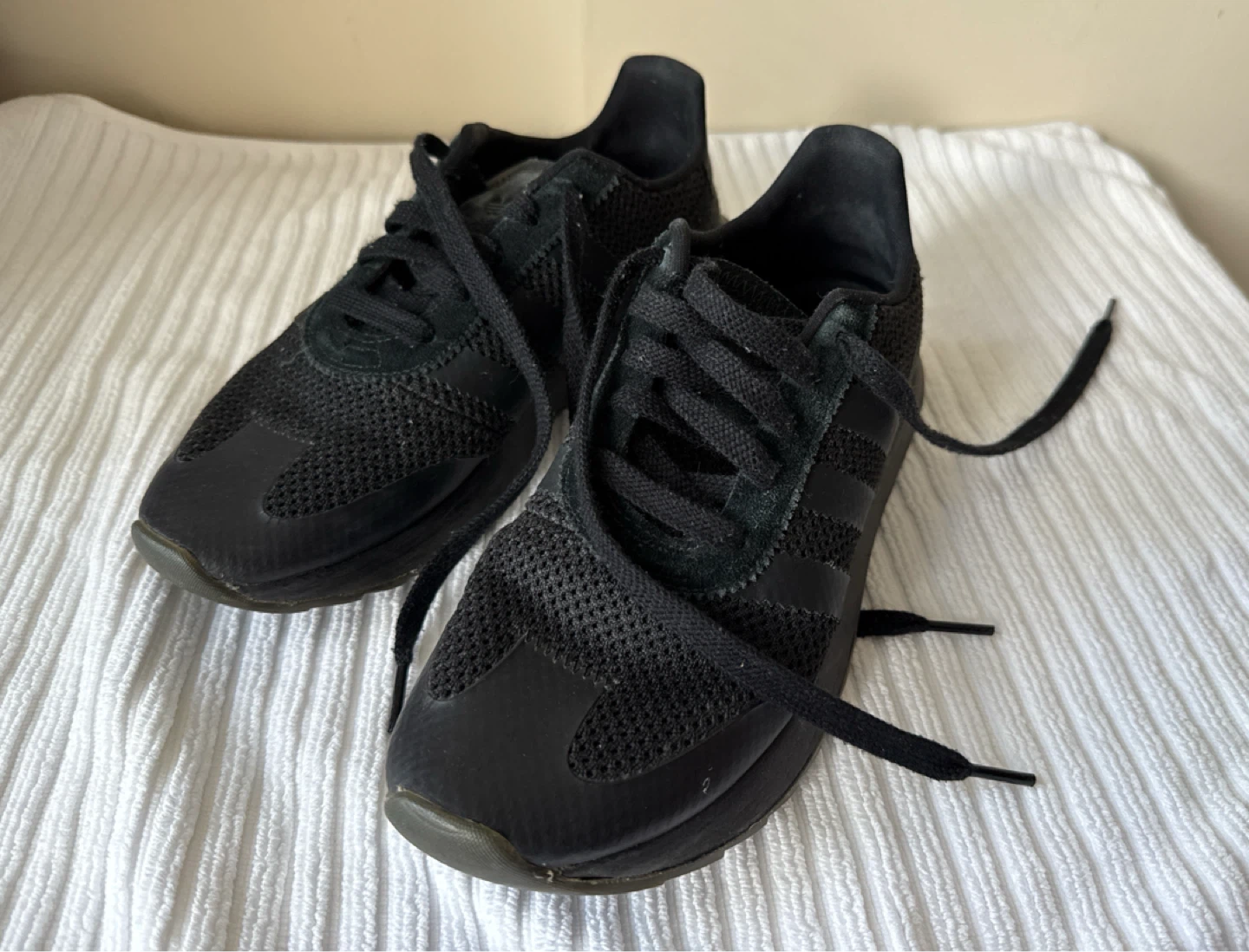 Adidas Black Lightweight Sneakers / Running Shoes