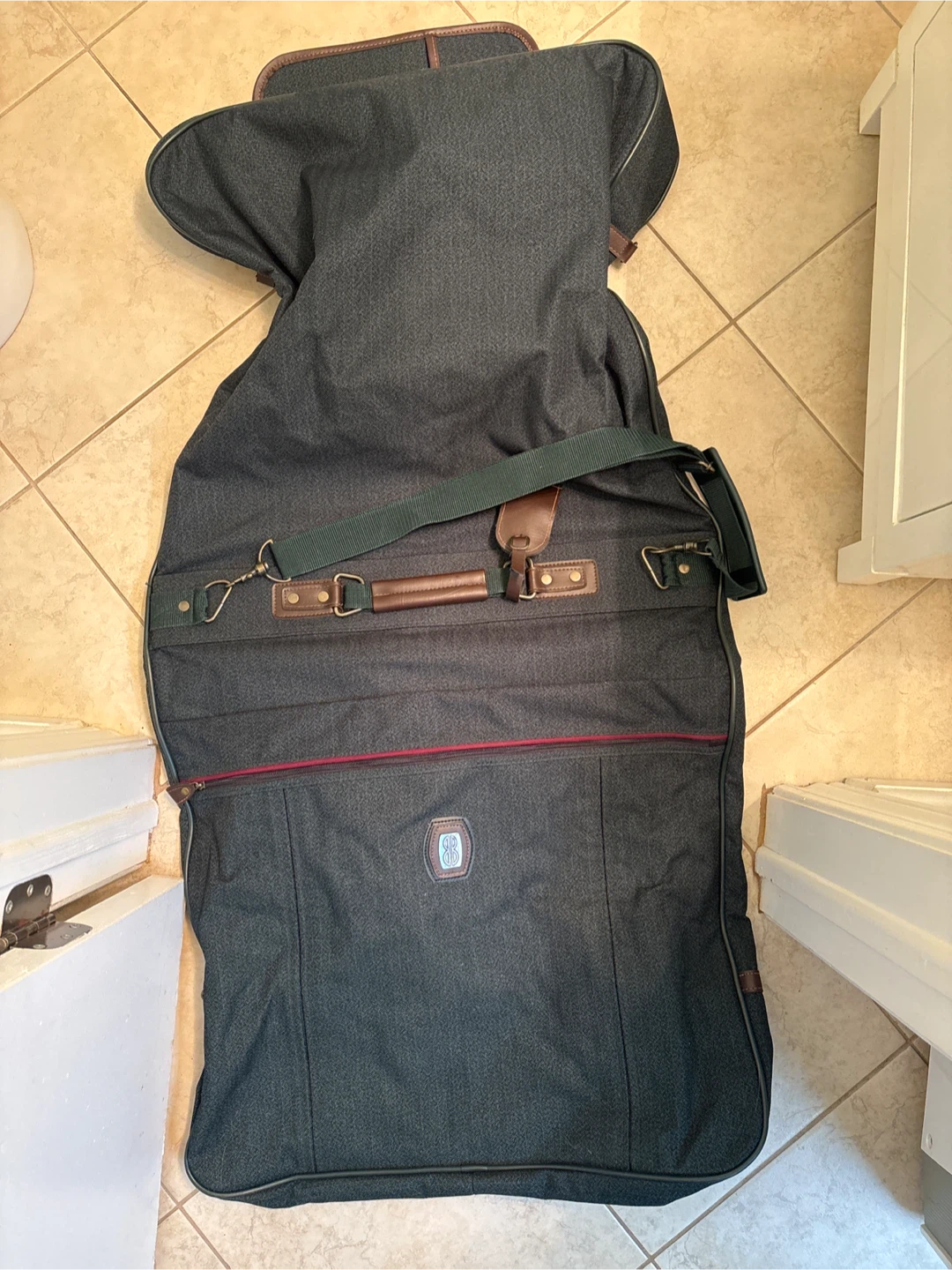 🏈  Bill Blass Garment Bag