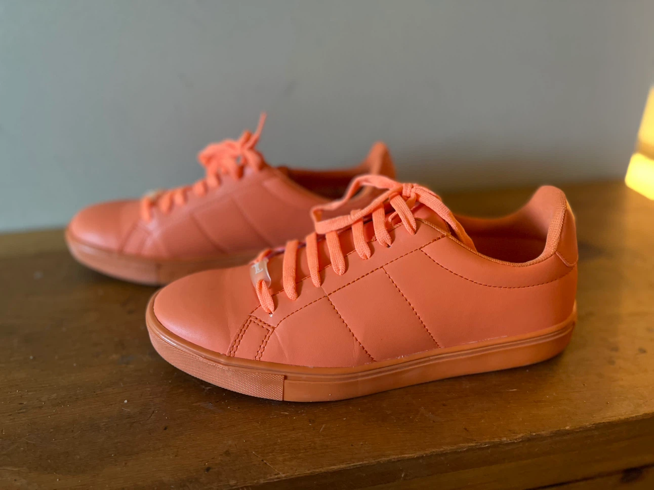 Lobster coral color sneakers - photo 2