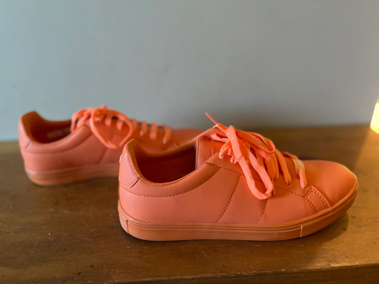 Lobster coral color sneakers - photo 3