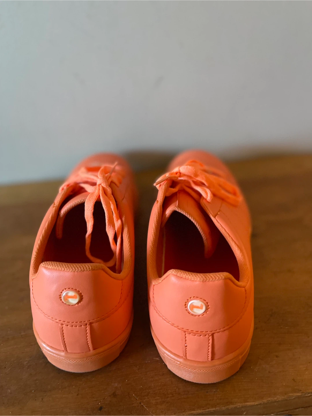 Lobster coral color sneakers - photo 5