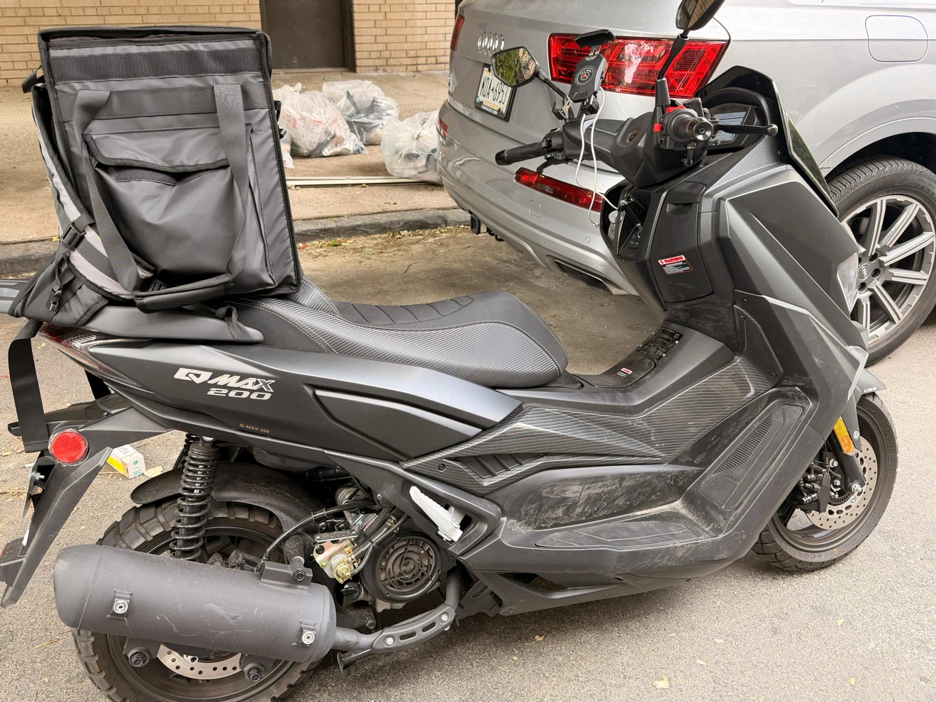 QMAX 200 Scooter - photo 2