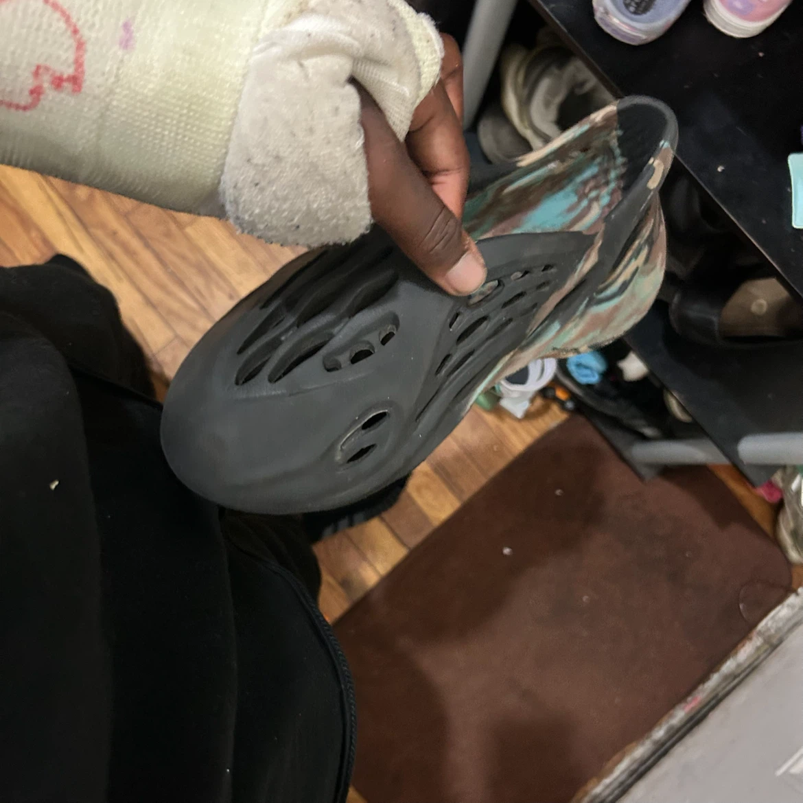 Adidas Yeezy Foam Runner MX Carbon - photo 2