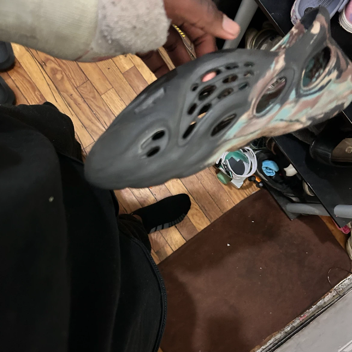 Adidas Yeezy Foam Runner MX Carbon - photo 3
