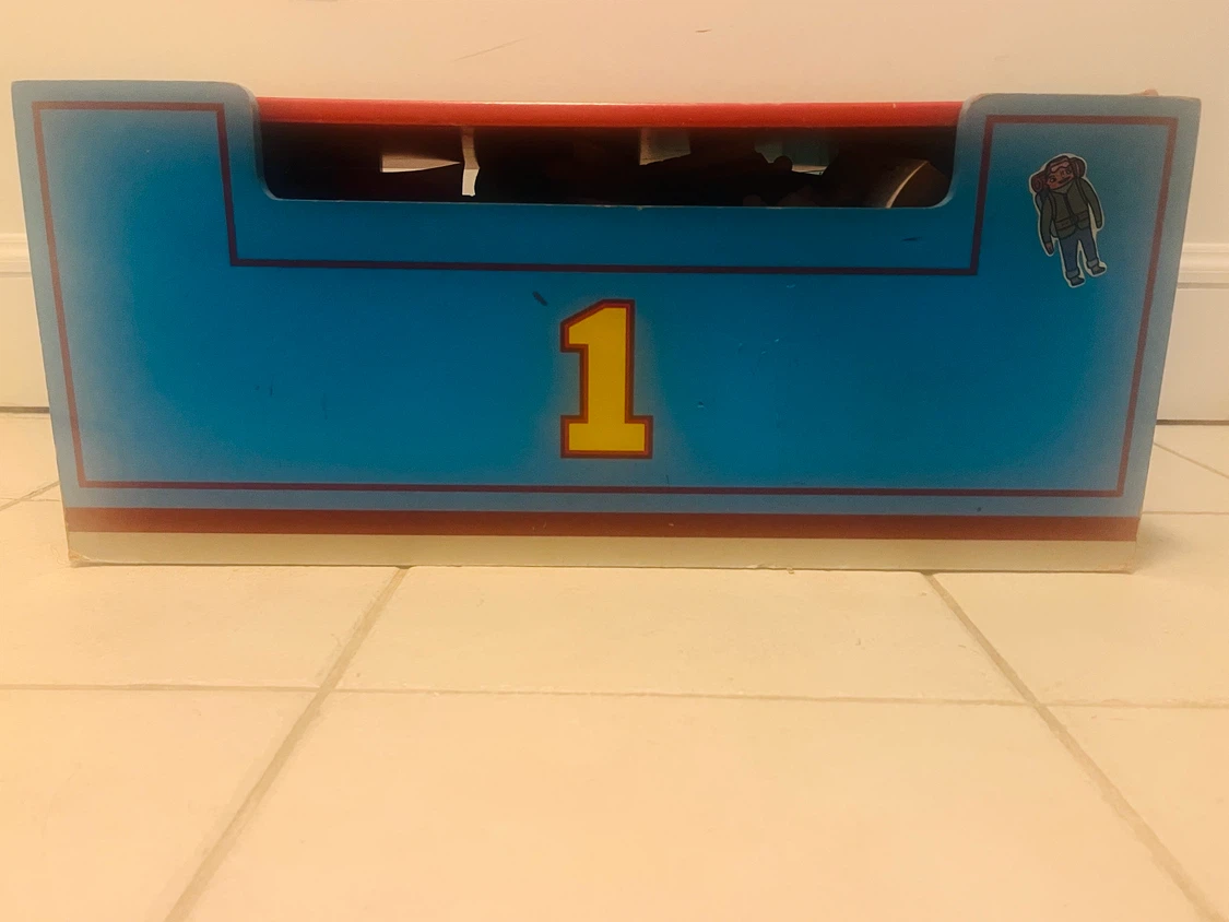 Collectible Thomas & Friends wooden box and 200+pieces - photo 5
