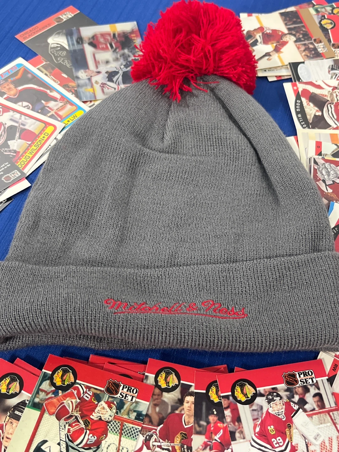 Chicago Blackhawks Mitchell & Ness Toque + Free NHL Cards - photo 4