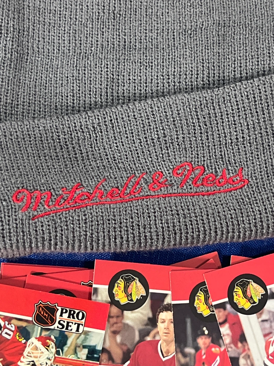 Chicago Blackhawks Mitchell & Ness Toque + Free NHL Cards - photo 5