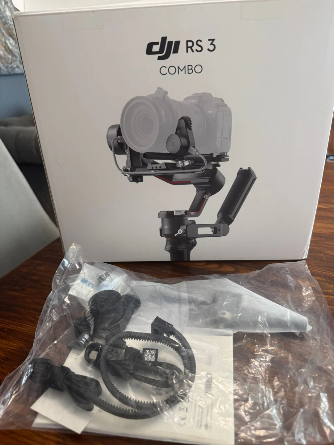 DJI RS 3 Combo Gimbal Stabilizer - photo 2