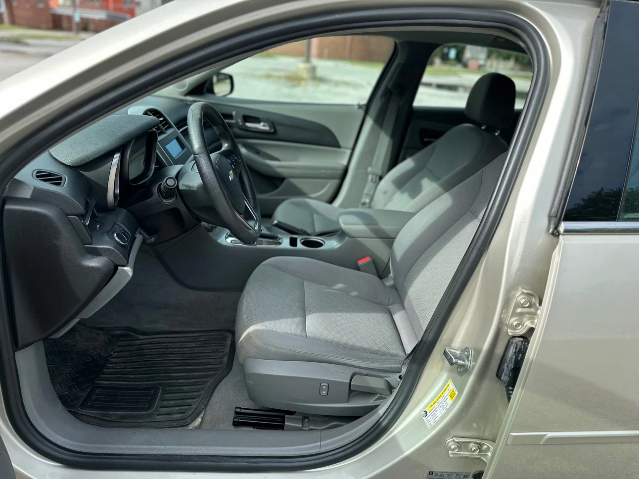 Chevrolet Malibu LS  Sedan - photo 5