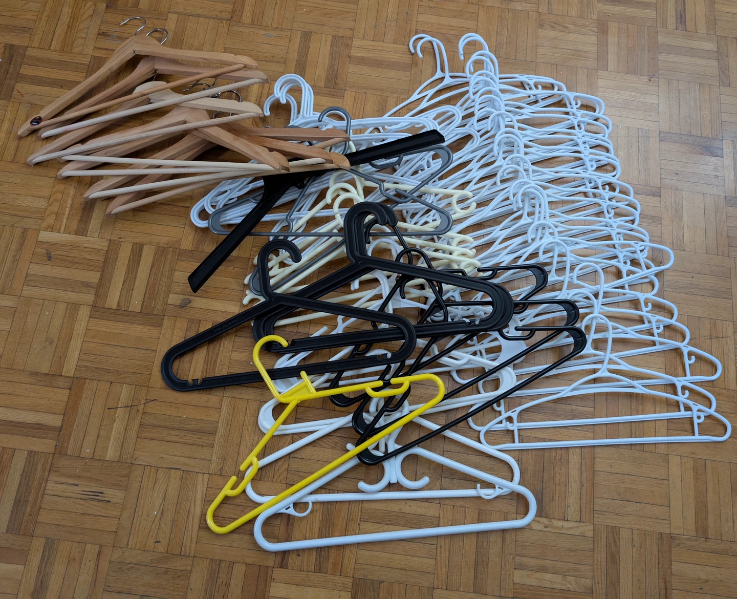 60 Assorted Clothes Hangers Mixed - photo 3