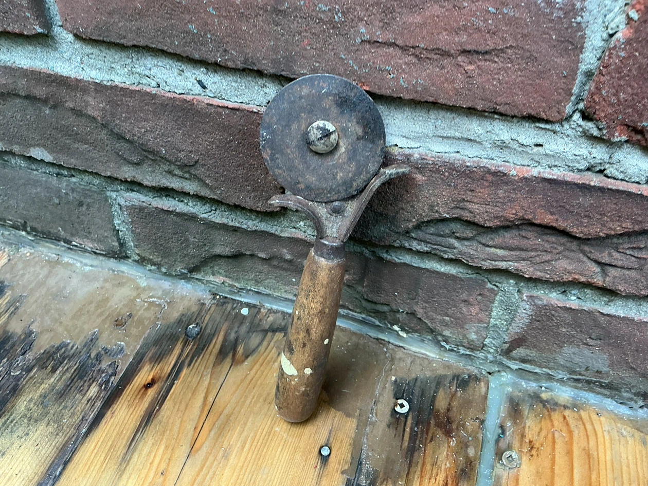 Vintage Metal Rotary Wheel Cutter with Wood handle - photo 3